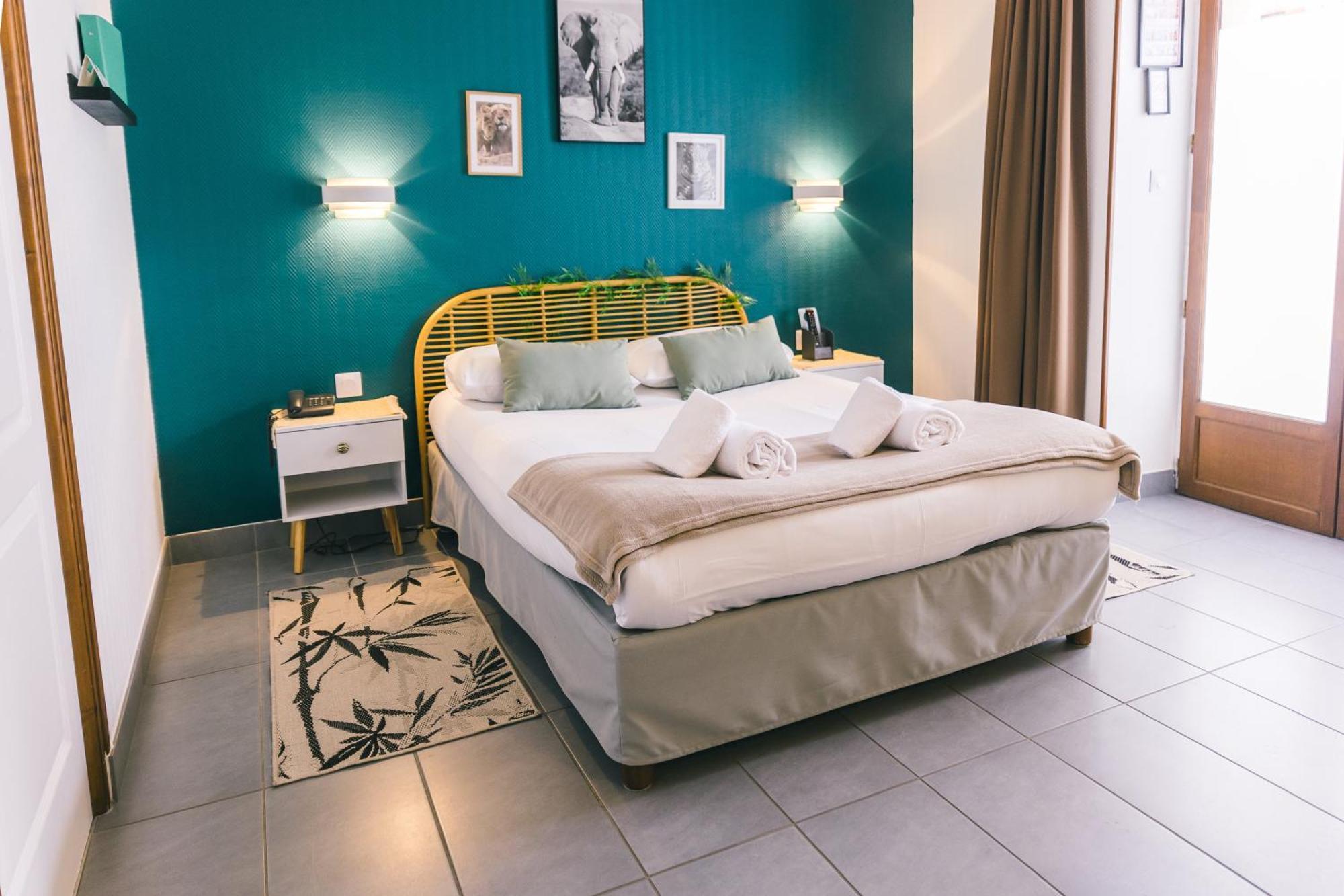 Logis Hotel & Restaurant Le Soleil D'Or Montigny-la-Resle エクステリア 写真