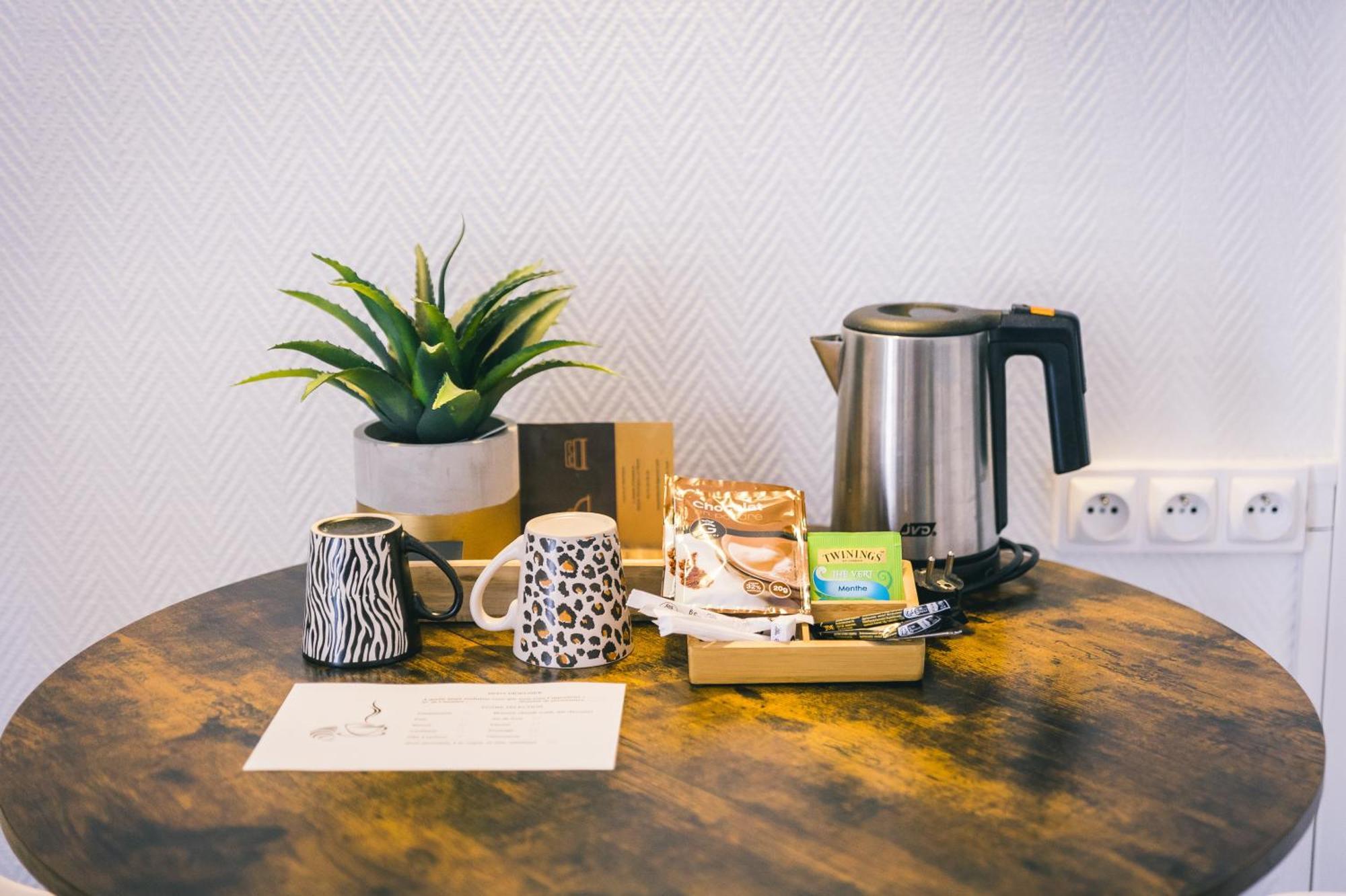 Logis Hotel & Restaurant Le Soleil D'Or Montigny-la-Resle エクステリア 写真